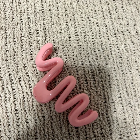 Pink Wave Hair Clip - Women Accessories - Picture 2 of 2